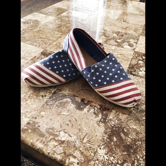 SO Shoes - American flag flats❤️💙